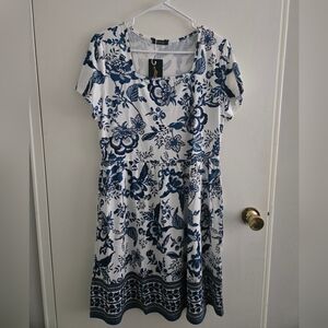 NWT, Ofeefan Women's Blue and White Floral Dress, Size Large With Two Pockets